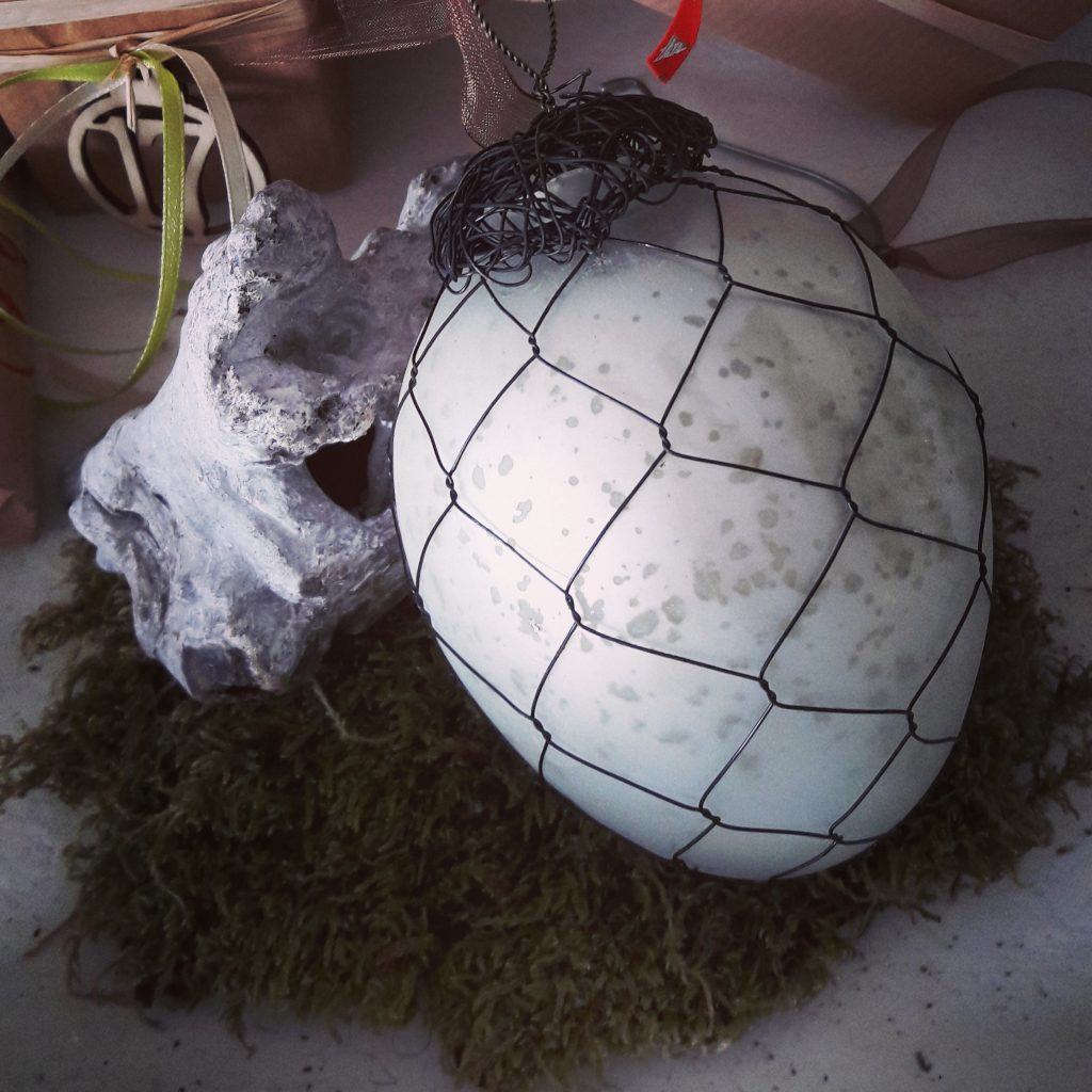 Weihnachsdekoration: Weihnachtsbaumschmuck Kugel oval mit Netz