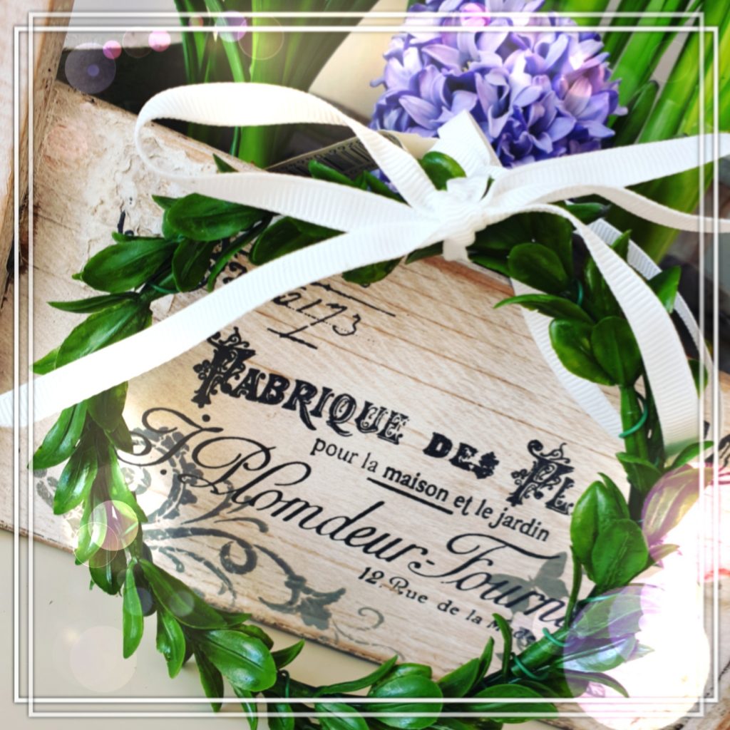 Geschenkidee: Deco Anhänger Shabby Chic Kranz mit weißer Schleife